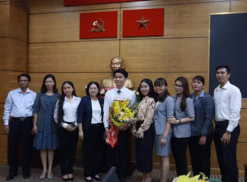 Ông Trần Nguyên Thục được bổ nhiệm làm Hiệu trưởng Trường trung cấp Kinh tế - Kỹ thuật quận 12 (ảnh: CTV)