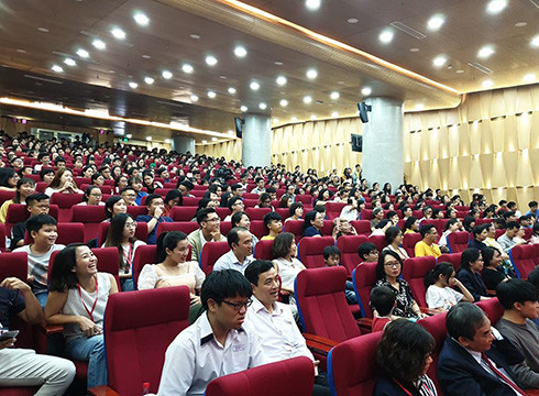 Học sinh, sinh viên Thành phố Hồ Chí Minh hào hứng giao lưu với các Siêu trí tuệ Việt Nam (ảnh: P.L) Học sinh, sinh viên Thành phố Hồ Chí Minh hào hứng giao lưu với các Siêu trí tuệ Việt Nam (ảnh: P.L)