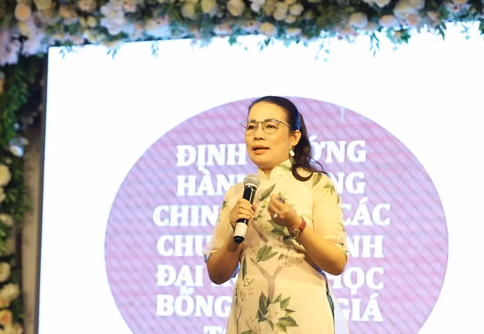 Tiến sĩ Ngô Thị Mỹ Hạnh – CEO NexEdu Việt Nam định hướng nghề nghiệp và lựa chọn ngành học với học sinh Trung học phổ thông.