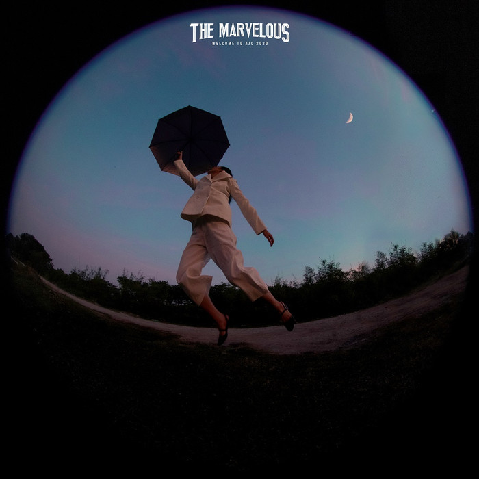 Có khi nào ta cảm thấy bơ vơ, lạc lõng dưới khoảng trời xanh vô tận kia?