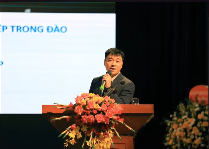 Chuyên gia lĩnh vực tài chính ngân hàng trình bày tham luận tại hội thảo. (Ảnh: Phạm Minh)