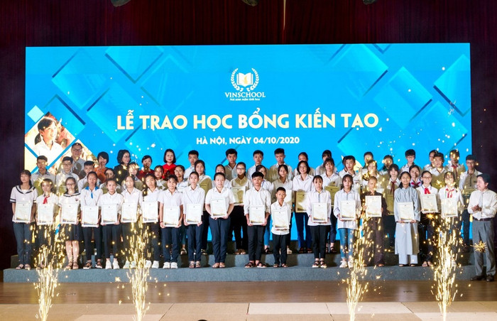 68 học sinh xuất sắc được lựa chọn vinh dự tham gia Lễ trao Học bổng Kiến tạo tại Vinschool. 68 học sinh xuất sắc được lựa chọn vinh dự tham gia Lễ trao Học bổng Kiến tạo tại Vinschool.