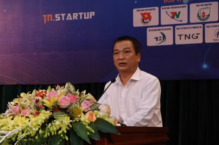 Giáo sư, Tiến sĩ Phạm Hồng Quang – Tỉnh ủy viên, Bí thư Đảng ủy, Chủ tịch Hội đồng, Giám đốc Đại học Thái Nguyên, Trưởng ban tổ chức cuộc thi phát biểu tại chương trình. Giáo sư, Tiến sĩ Phạm Hồng Quang – Tỉnh ủy viên, Bí thư Đảng ủy, Chủ tịch Hội đồng, Giám đốc Đại học Thái Nguyên, Trưởng ban tổ chức cuộc thi phát biểu tại chương trình.