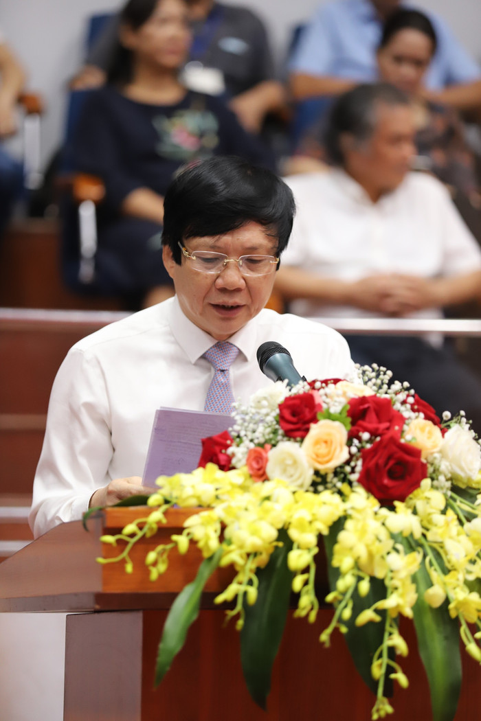 Nhà báo Hồ Quang Lợi - Phó Chủ tịch Thường trực Hội Nhà báo Việt Nam,Trưởng ban tổ chức hội thi phát biểu tại lễ khai mạc. (Ảnh: Vũ Nhật Minh)