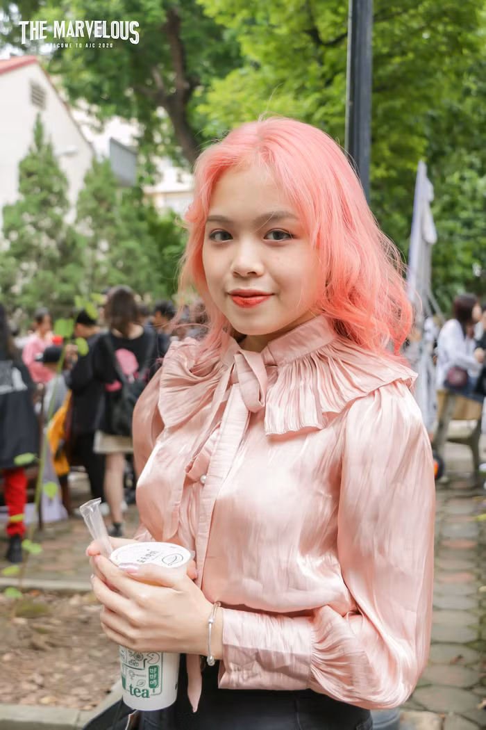 Bất ngờ, phấn khích,.. là những cảm xúc mà hầu như các bạn tân sinh viên đều cảm nhận được sau ngày hội. Bất ngờ, phấn khích,.. là những cảm xúc mà hầu như các bạn tân sinh viên đều cảm nhận được sau ngày hội.