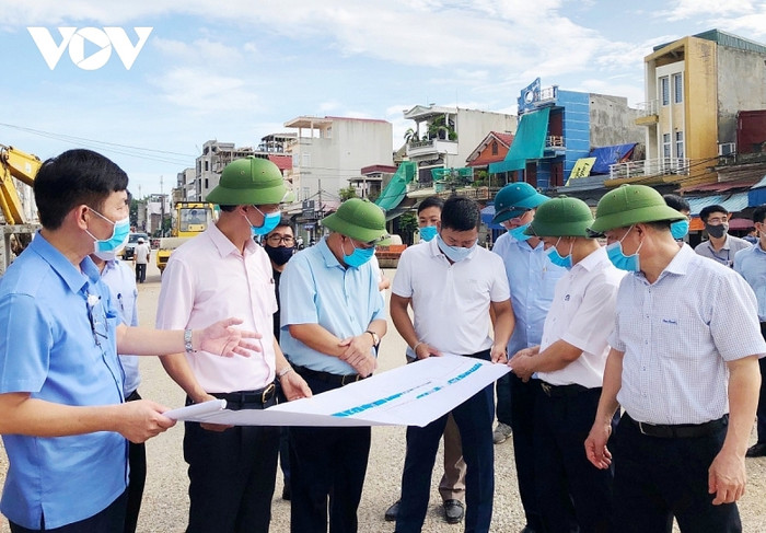 Công tác giải phóng mặt bằng, thi công công trình được chủ đầu tư và các nhà thầu gấp rút thực hiện, đảm bảo chất lượng, đúng tiến độ.