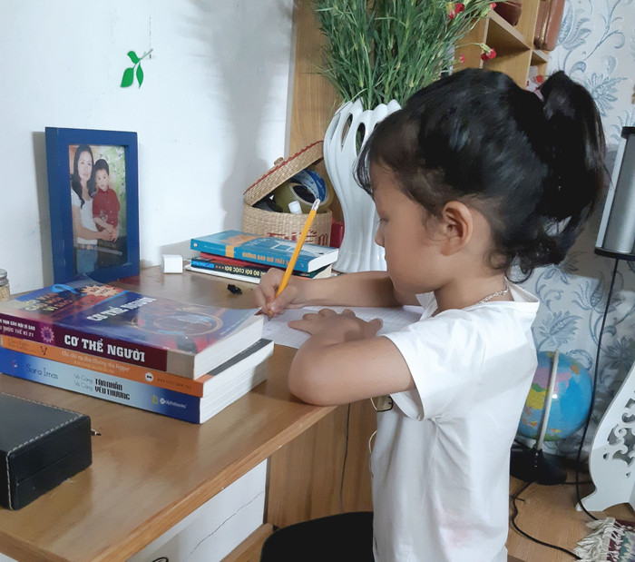 Dù Bộ có chỉ đạo nhưng phụ huynh không hề bớt lo lắng. (Ảnh minh họa: Phạm Minh) Dù Bộ có chỉ đạo nhưng phụ huynh không hề bớt lo lắng. (Ảnh minh họa: Phạm Minh)