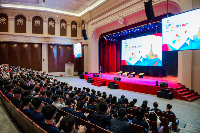 Chuẩn bị cho ngày khai giảng khóa học đầu tiên, các sinh viên sẽ có một tuần trải nghiệm chương trình định hướng VinUni. Chuẩn bị cho ngày khai giảng khóa học đầu tiên, các sinh viên sẽ có một tuần trải nghiệm chương trình định hướng VinUni.