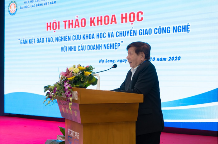 Phó giáo sư Trần Xuân Nhĩ – Phó chủ tịch Hiệp hội các trường Đại học, Cao đẳng Việt Nam, nguyên Thứ trưởng Bộ Giáo dục và Đào tạo phát biểu tại hội thảo. Phó giáo sư Trần Xuân Nhĩ – Phó chủ tịch Hiệp hội các trường Đại học, Cao đẳng Việt Nam, nguyên Thứ trưởng Bộ Giáo dục và Đào tạo phát biểu tại hội thảo.