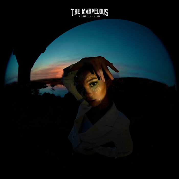 “Thế giới phẳng” khác biệt với những bộ ảnh thông thường bởi lăng kính độc đáo.