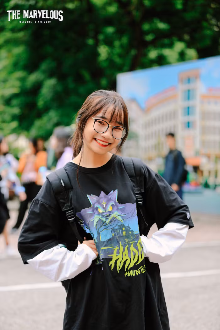 Thanh Thảo với ngoại hình cá tính rất tự tin trả lời phỏng vấn. Thanh Thảo với ngoại hình cá tính rất tự tin trả lời phỏng vấn.