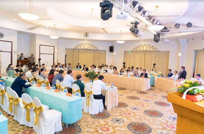 Các đại biểu dự hội thảo.