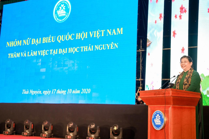 Đồng chí Tòng Thị Phóng, Ủy viên Bộ Chính trị, Phó Chủ tịch Thường trực Quốc hội phát biểu tại chương trình.