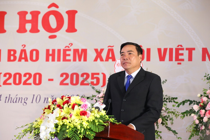 Ông Phan Văn Rí - Giám đốc Bảo hiểm xã hội huyện U Minh, Bảo hiểm xã hội tỉnh Cà Mau. Ông Phan Văn Rí - Giám đốc Bảo hiểm xã hội huyện U Minh, Bảo hiểm xã hội tỉnh Cà Mau.