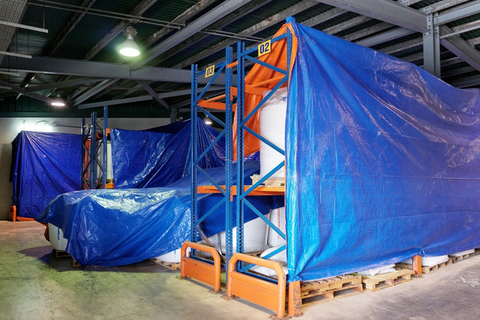 Văn phòng BSR tháo gỡ bảng hiệu trước khi bão số 9 vào. Văn phòng BSR tháo gỡ bảng hiệu trước khi bão số 9 vào.