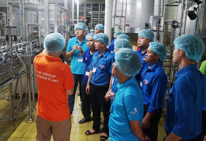 Đoàn đại biểu được tham quan trực tiếp nhà máy Tân Hiệp Phát tại Bình Dương. Đoàn đại biểu được tham quan trực tiếp nhà máy Tân Hiệp Phát tại Bình Dương.