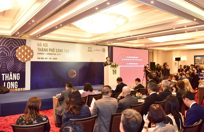 Quang cảnh tọa đàm. Quang cảnh tọa đàm.