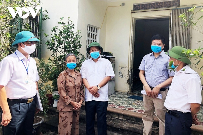 Lãnh đạo quận Lê Chân xuống tận nhà từng hộ, lắng nghe tâm tư, nguyện vọng và giải quyết thỏa đáng các ý kiến, kiến nghị của người dân.