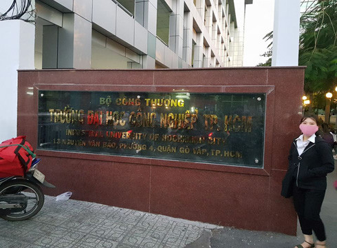 Đại diện Trường Đại học Công nghiệp Thành phố Hồ Chí Minh nói không biết việc ông Tráng từng là bị cáo một vụ án (ảnh: P.L) Đại diện Trường Đại học Công nghiệp Thành phố Hồ Chí Minh nói không biết việc ông Tráng từng là bị cáo một vụ án (ảnh: P.L)