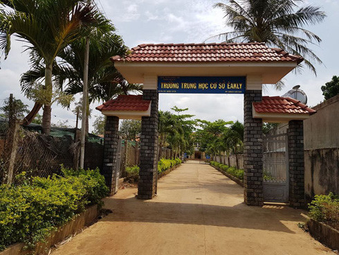 Cắt lương giáo viên, nhưng Trường Eakly bị giáo viên tố vẫn đóng bảo hiểm (ảnh: P.L) Cắt lương giáo viên, nhưng Trường Eakly bị giáo viên tố vẫn đóng bảo hiểm (ảnh: P.L)