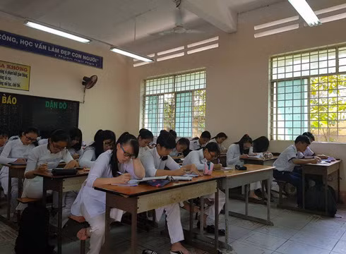 Lớp 11A1 của Trường Long Thới, nơi cô Châu là giáo viên day Toán (ảnh: P.L) Lớp 11A1 của Trường Long Thới, nơi cô Châu là giáo viên day Toán (ảnh: P.L)