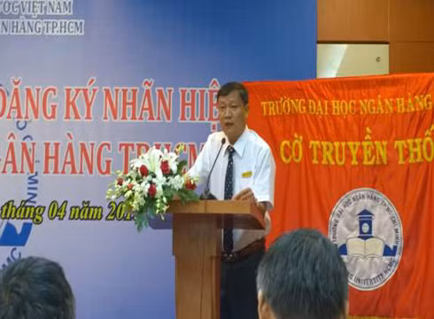 Phó Giáo sư Lý Hoàng Ánh - Hiệu trưởng Trường Đại học Ngân hàng thành phố (ảnh: báo Xây Dựng) Phó Giáo sư Lý Hoàng Ánh - Hiệu trưởng Trường Đại học Ngân hàng thành phố (ảnh: báo Xây Dựng)