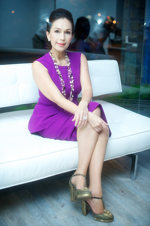 Vẻ đẹp sang trọng và đài cát của Diễm My được nhiều phụ nữ Việt Nam hâm mộ. Chị tự tin với chiều cao 1m72.