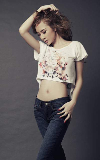 Tiêu chí quan trọng nhất khi chọn trang phục là phải phù hợp vóc dáng. Đừng mặc crop-top gợi cảm nếu như bạn không sở hữu vòng eo săn chắc, nhỏ nhắn. Tiêu chí quan trọng nhất khi chọn trang phục là phải phù hợp vóc dáng. Đừng mặc crop-top gợi cảm nếu như bạn không sở hữu vòng eo săn chắc, nhỏ nhắn.