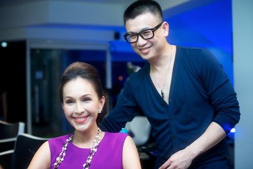 Phần mái được đôn cao để tạo cảm giác khuôn mặt dài hơn.