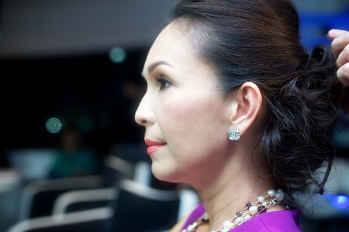 Diễm My ít khi để tóc mái, theo chị, khuôn mặt cần sự thông thoáng và tươi trẻ, tóc mái khiến chị kém tươi tắn.