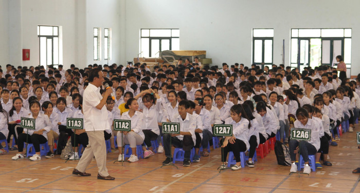 Giáo sư Nguyễn Lân Dũng cho biết, trong thời kỳ cách mạng công nghiệp 4.0 có nhiều công việc mất đi do robot thay thế. Ảnh: Vũ Phương. Giáo sư Nguyễn Lân Dũng cho biết, trong thời kỳ cách mạng công nghiệp 4.0 có nhiều công việc mất đi do robot thay thế. Ảnh: Vũ Phương.