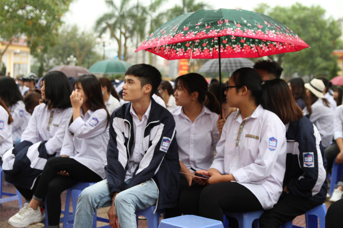 Hơn một ngàn học sinh và thầy cô giáo vẫn rất hào hứng khi được nghe Giáo sư nói về khởi nghiệp trong thời kỳ cách mạng công nghiệp 4.0. Ảnh: Vũ Phương. Hơn một ngàn học sinh và thầy cô giáo vẫn rất hào hứng khi được nghe Giáo sư nói về khởi nghiệp trong thời kỳ cách mạng công nghiệp 4.0. Ảnh: Vũ Phương.