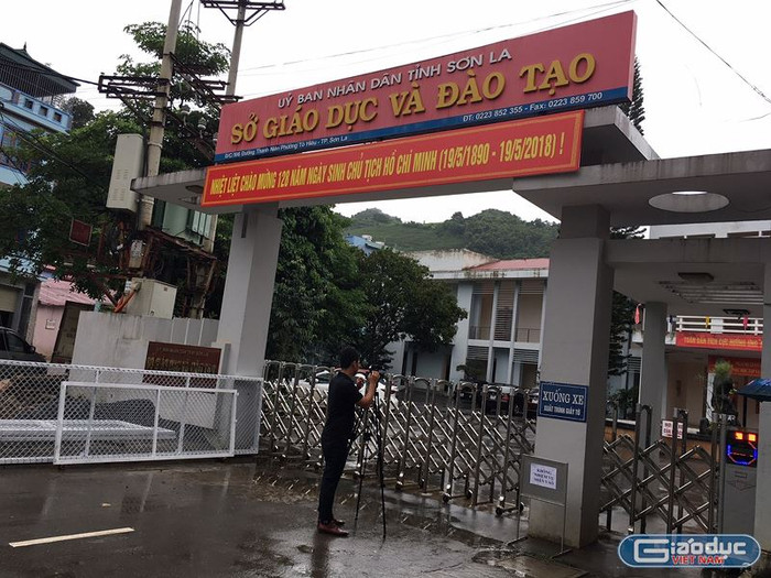 Nhiều ý kiến cho rằng, việc không công khai danh sách thí sinh được nâng điểm và được trả lại điểm thi thật là rất phi lý và không công bằng đối với những thí sinh học thật, thi thật. Ảnh: Vũ Phương. Nhiều ý kiến cho rằng, việc không công khai danh sách thí sinh được nâng điểm và được trả lại điểm thi thật là rất phi lý và không công bằng đối với những thí sinh học thật, thi thật. Ảnh: Vũ Phương.