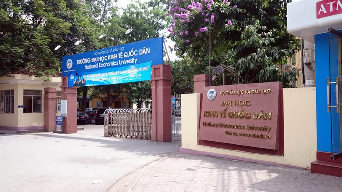 Trường đại học Kinh tế Quốc dân có thủ khoa khối D1 đến từ Sơn La nằm trong diện nghi ngờ có điểm thi cao bất thường chưa bị rà soát vì lý do Sở Giáo dục và Đào tạo Sơn La chưa gửi danh sách thí sinh được nâng điểm. Ảnh: NEU Trường đại học Kinh tế Quốc dân có thủ khoa khối D1 đến từ Sơn La nằm trong diện nghi ngờ có điểm thi cao bất thường chưa bị rà soát vì lý do Sở Giáo dục và Đào tạo Sơn La chưa gửi danh sách thí sinh được nâng điểm. Ảnh: NEU