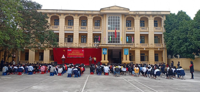 Tiến sĩ Trần Công Trục nói chuyện với hơn 500 học sinh tỉnh Vĩnh Phúc (Ảnh:V.N) Tiến sĩ Trần Công Trục nói chuyện với hơn 500 học sinh tỉnh Vĩnh Phúc (Ảnh:V.N)