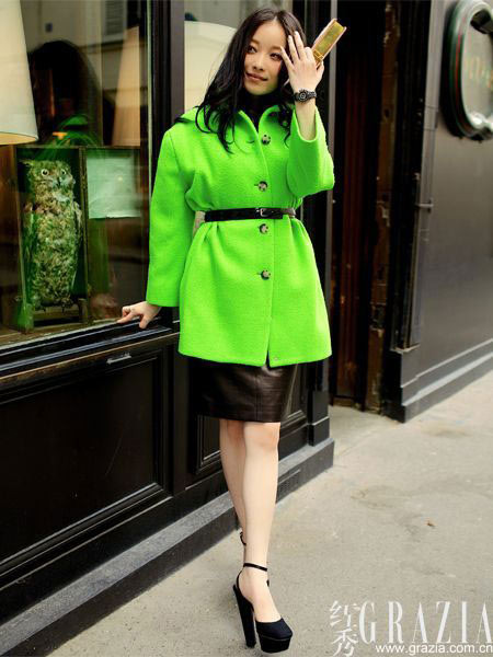 Nếu bạn không ngại 'chóe' thì hãy thử gam màu xanh neon này xem sao! Nếu bạn không ngại 'chóe' thì hãy thử gam màu xanh neon này xem sao!