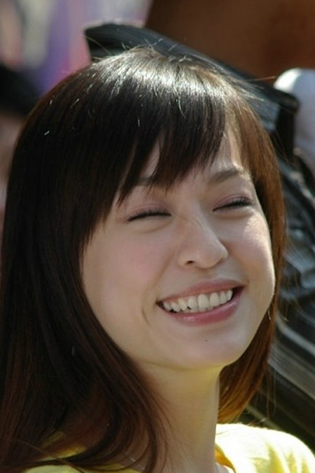 Vương Tâm Lăng đang chứng tỏ, dù cười tít mắt thì mình vẫn rất xinh đẹp Vương Tâm Lăng đang chứng tỏ, dù cười tít mắt thì mình vẫn rất xinh đẹp