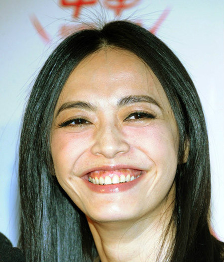 Diêu Thần cực xấu với nụ cười hở lợi... Diêu Thần cực xấu với nụ cười hở lợi...