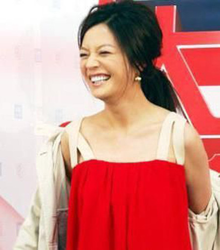 Triệu Vy cười đến mức chun cả mũi, nhăn cả mặt Triệu Vy cười đến mức chun cả mũi, nhăn cả mặt