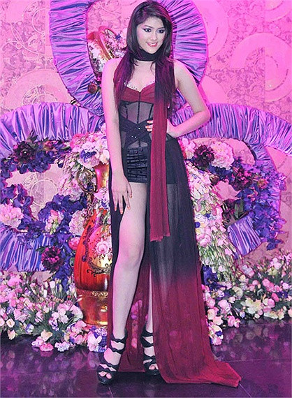 Thật khó tin Huỳnh Tiên năm nay mới 16 tuổi.