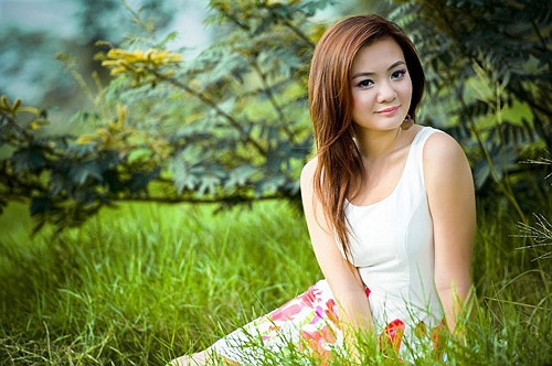 Xuân Mai cũng già hơn tuổi teen khá nhiều bởi cô ưa trang điểm đậm và trang phục gợi cảm.