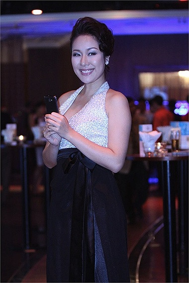 Ngô Phương Lan luôn bị ch vì phong cách già dặn.