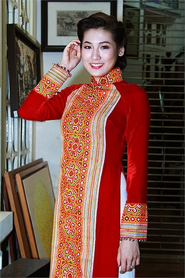 Dương Tú Anh kể từ khi giành ngôi á hậu vẫn xoay sở chưa tìm được hình ảnh đẹp, đúng tuổi.