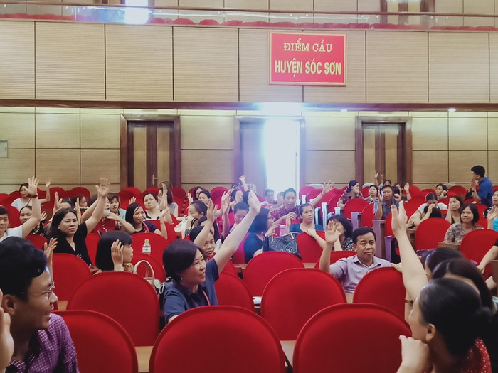 Giáo viên hợp đồng Sóc Sơn đối thoại với lãnh đạo Huyện (Ảnh:CTV) Giáo viên hợp đồng Sóc Sơn đối thoại với lãnh đạo Huyện (Ảnh:CTV)