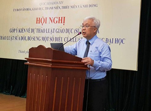 Phó Giáo sư Phan Thanh Bình phát biểu tại hội nghị sáng ngày 21/8 ở Thành phố Hồ Chí Minh (ảnh: P.L) Phó Giáo sư Phan Thanh Bình phát biểu tại hội nghị sáng ngày 21/8 ở Thành phố Hồ Chí Minh (ảnh: P.L)