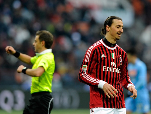 Sự thất vọng hiện trên khuôn mặt của Ibrahimovic Sự thất vọng hiện trên khuôn mặt của Ibrahimovic