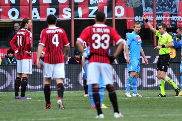 Hàng động của Zlatan Ibrahimovic đã không qua được mắt trọng tài Nicola Rizzoli Hàng động của Zlatan Ibrahimovic đã không qua được mắt trọng tài Nicola Rizzoli