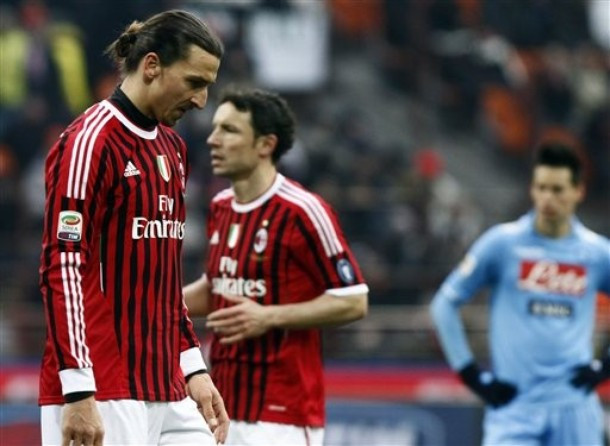 Ibrahimovic lầm lũi rời sân Ibrahimovic lầm lũi rời sân