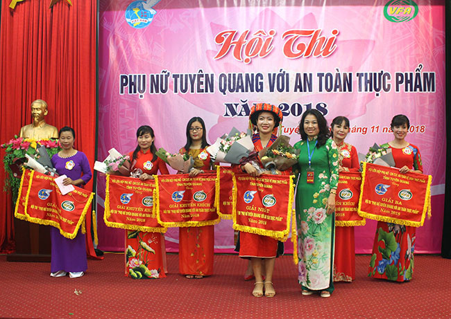 Ngày 13/11, Chi cục an toàn vệ sinh thực phẩm tỉnh Tuyên Quang đã tổ chức Hội thi “Phụ nữ Tuyên Quang với an toàn thực phẩm” năm 2018. Ngày 13/11, Chi cục an toàn vệ sinh thực phẩm tỉnh Tuyên Quang đã tổ chức Hội thi “Phụ nữ Tuyên Quang với an toàn thực phẩm” năm 2018.