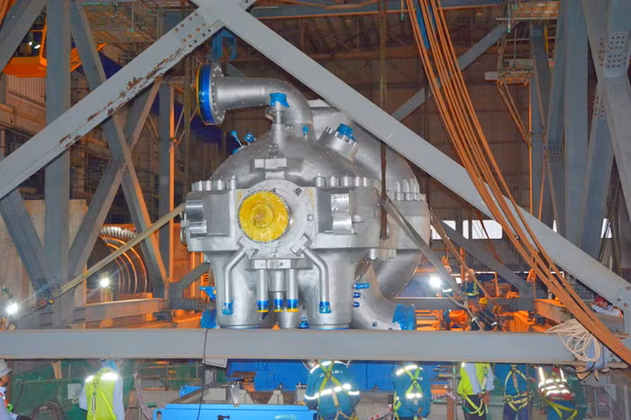 Thời gian đưa Tuabin vào vị trí mất gần 12 tiếng Thời gian đưa Tuabin vào vị trí mất gần 12 tiếng